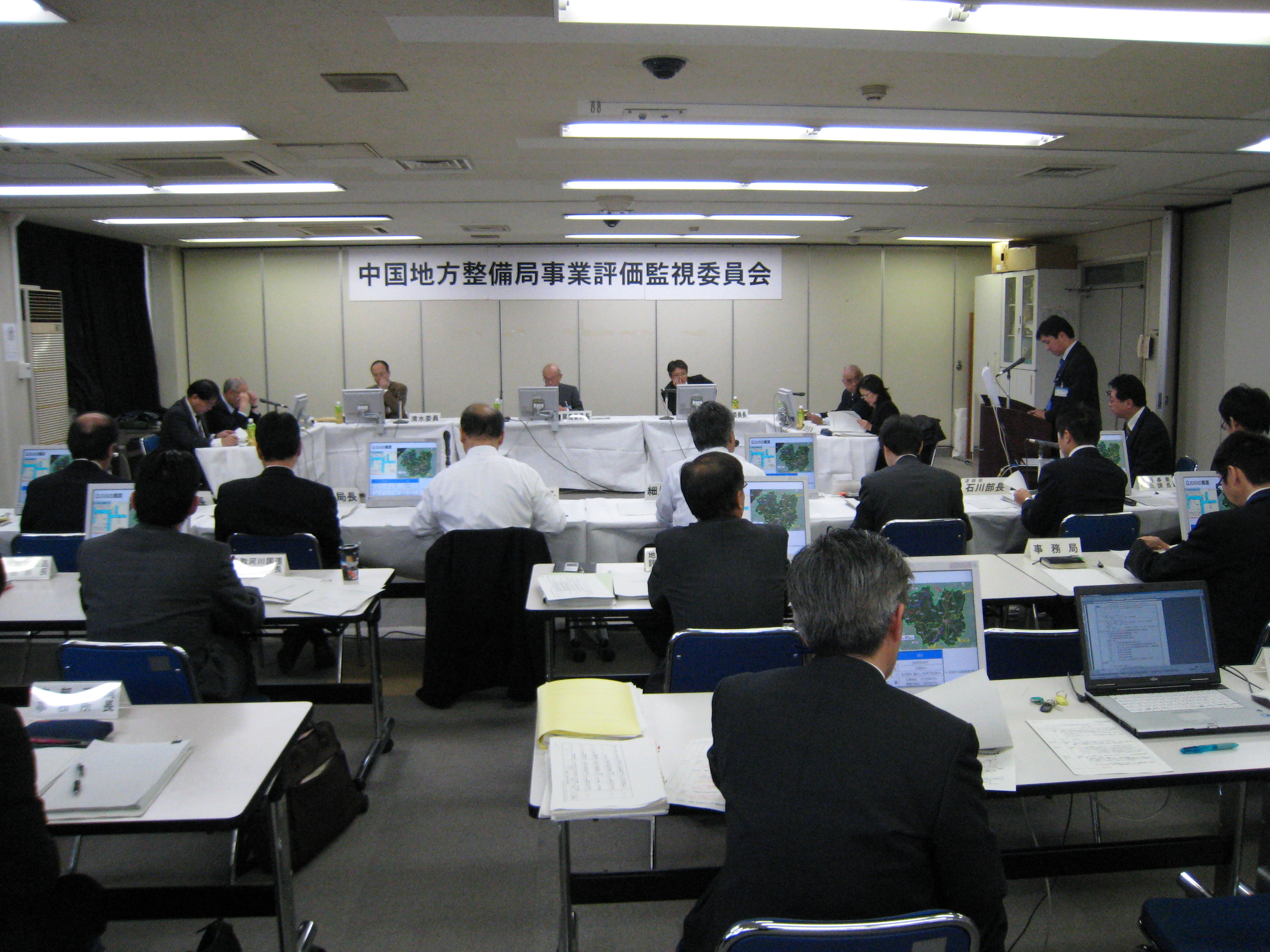 事業評価監視委員会における審議の様子