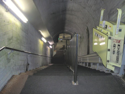見学トンネル２