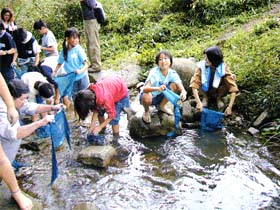 自然と親しみ、仲間とふれあった一日