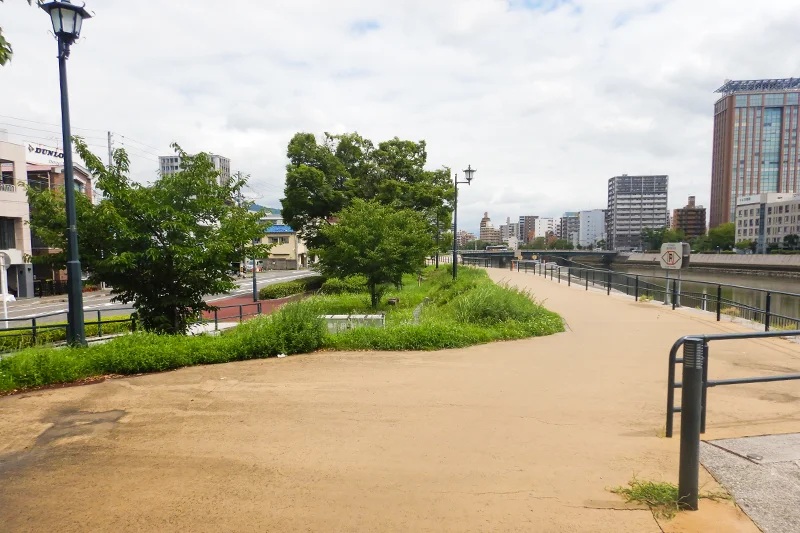 1.観船橋上流の緑地帯