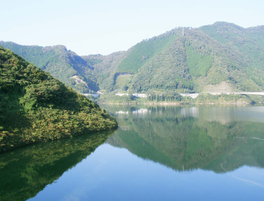 奥津湖の風景