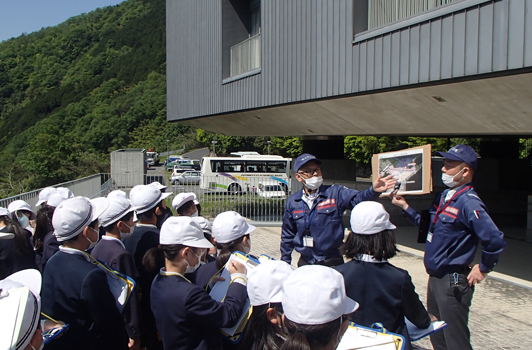 ダム堤体見学施設
