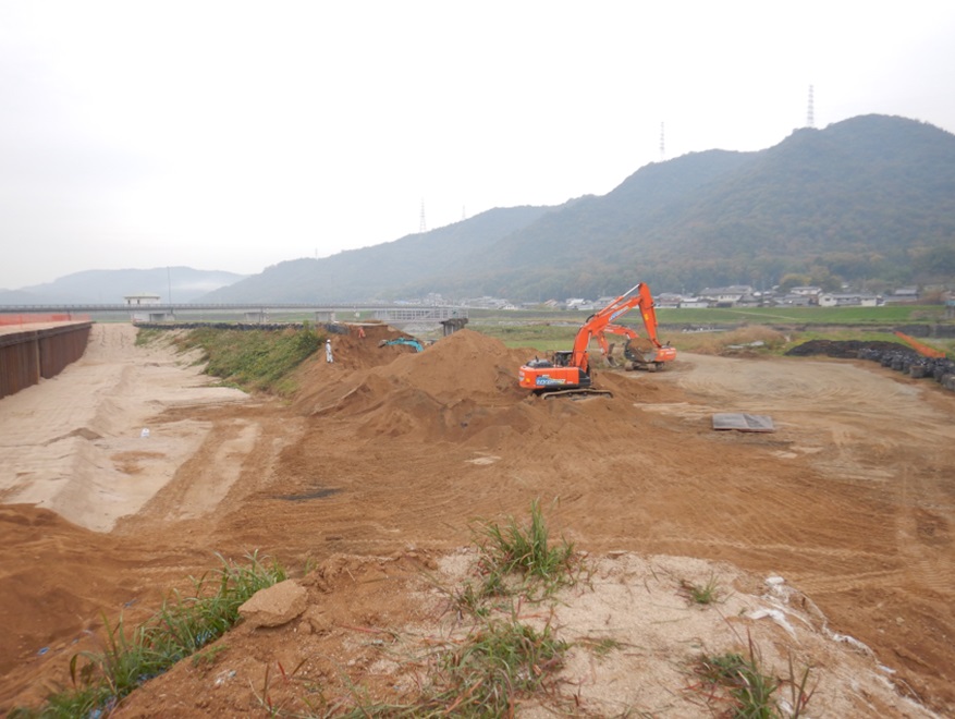 荒締切堤(仮設堤防)撤去作業岡山県倉敷市真備町(小田川左岸6k400)