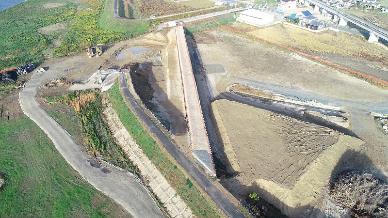 荒締切堤(仮設堤防)撤去作業岡山県倉敷市真備町(小田川左岸6k400)