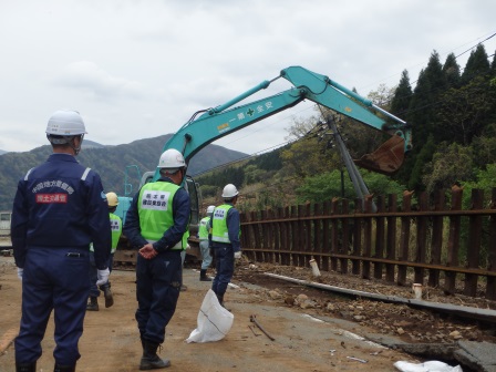 国道57号　道路啓開（南阿蘇村）