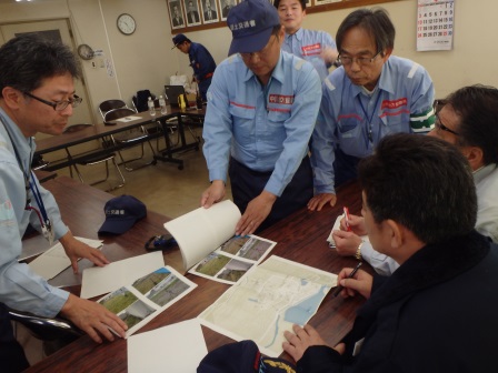 宇土市長に被害状況を説明