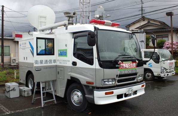 衛星通信車の配備・動作確認（阿蘇大橋付近）