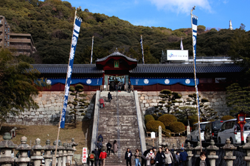 【作品名】初詣 撮影者：渡辺 晴芳 様 夢街道ルネサンス認定地区名：二葉の里歴史の散歩道（広島県広島市東区二葉の里）