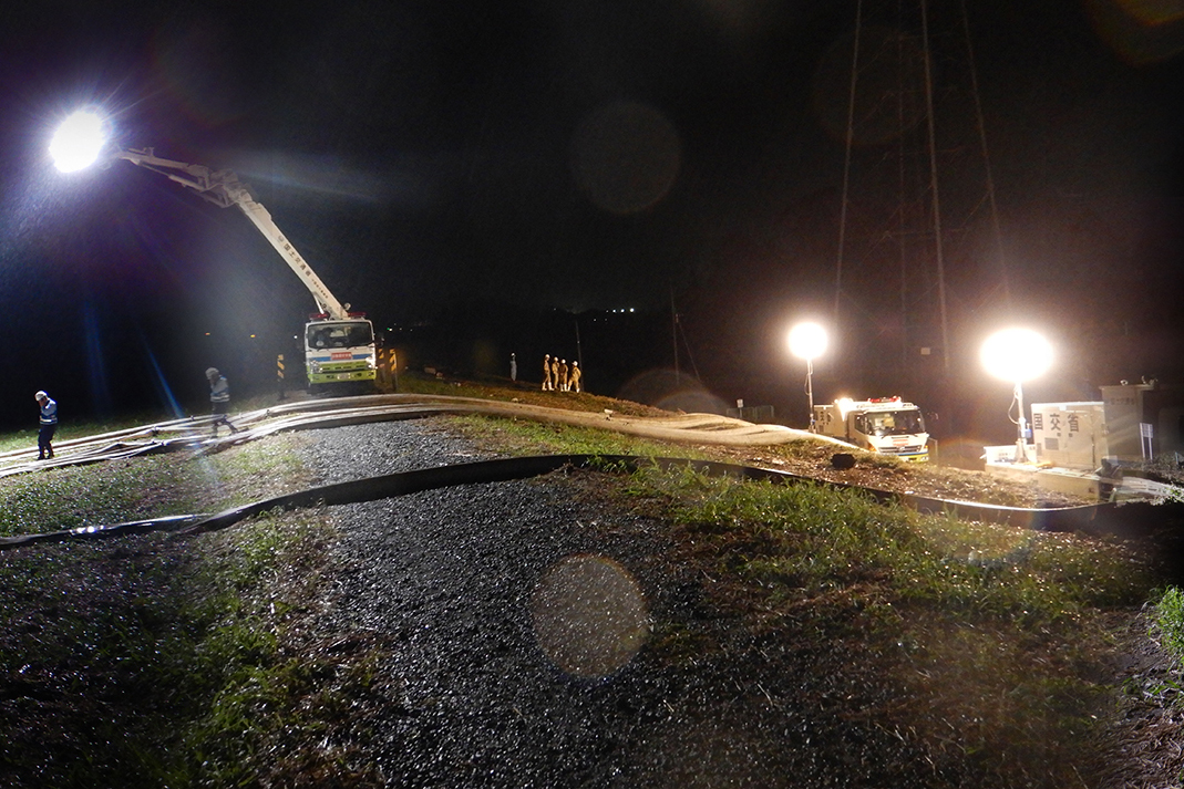 令和元年10月東日本台風 茨城県水戸市他の被災地へ排水ポンプ車、照明車、対策本部車を派遣