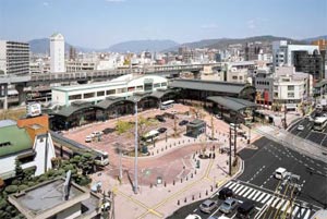 「レトロでハイカラ」な駅前広場