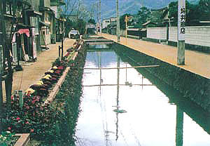 ふるさとに恵みを与える川 藍場川