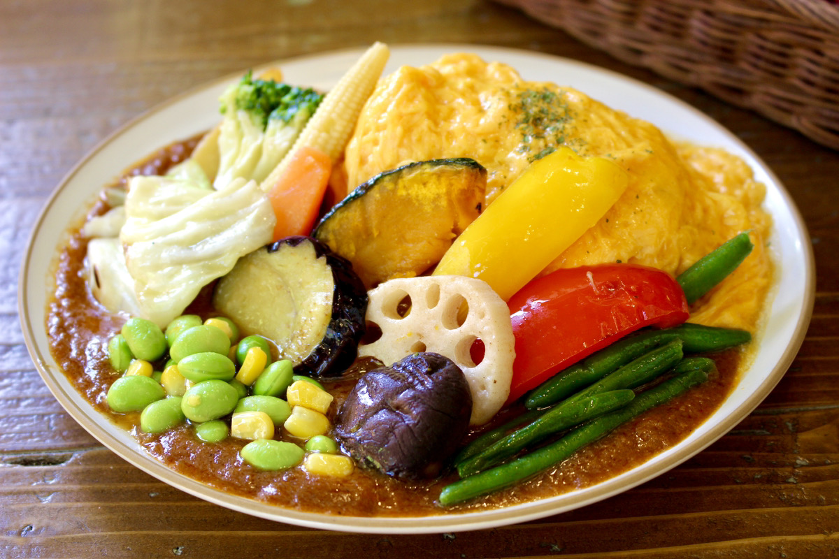 たっぷり野菜のカレーオムライス