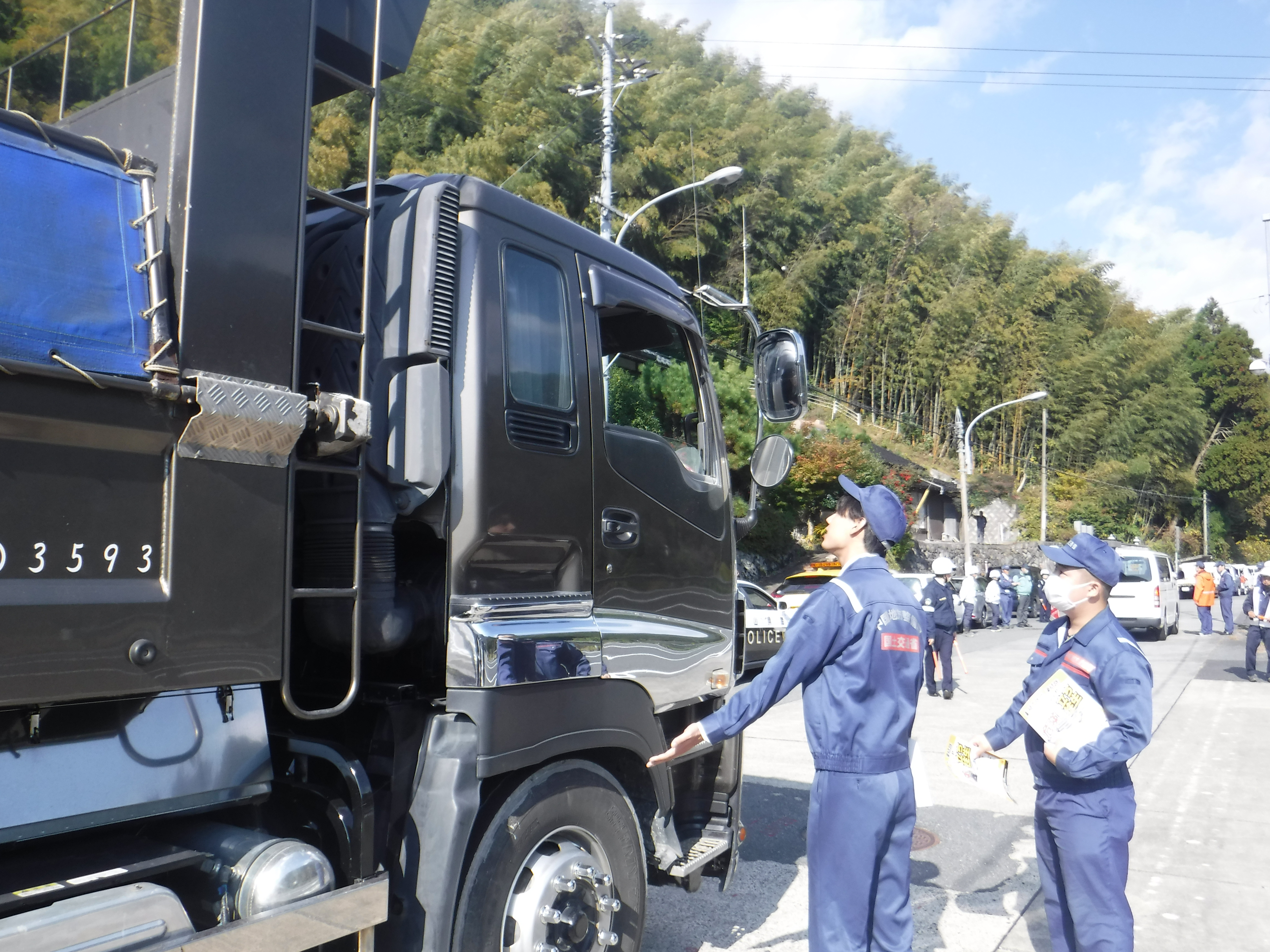 本格的な冬の到来に向けて 冬用タイヤ装着啓発活動を行いました！～冬道なめとったら危ねえで！～