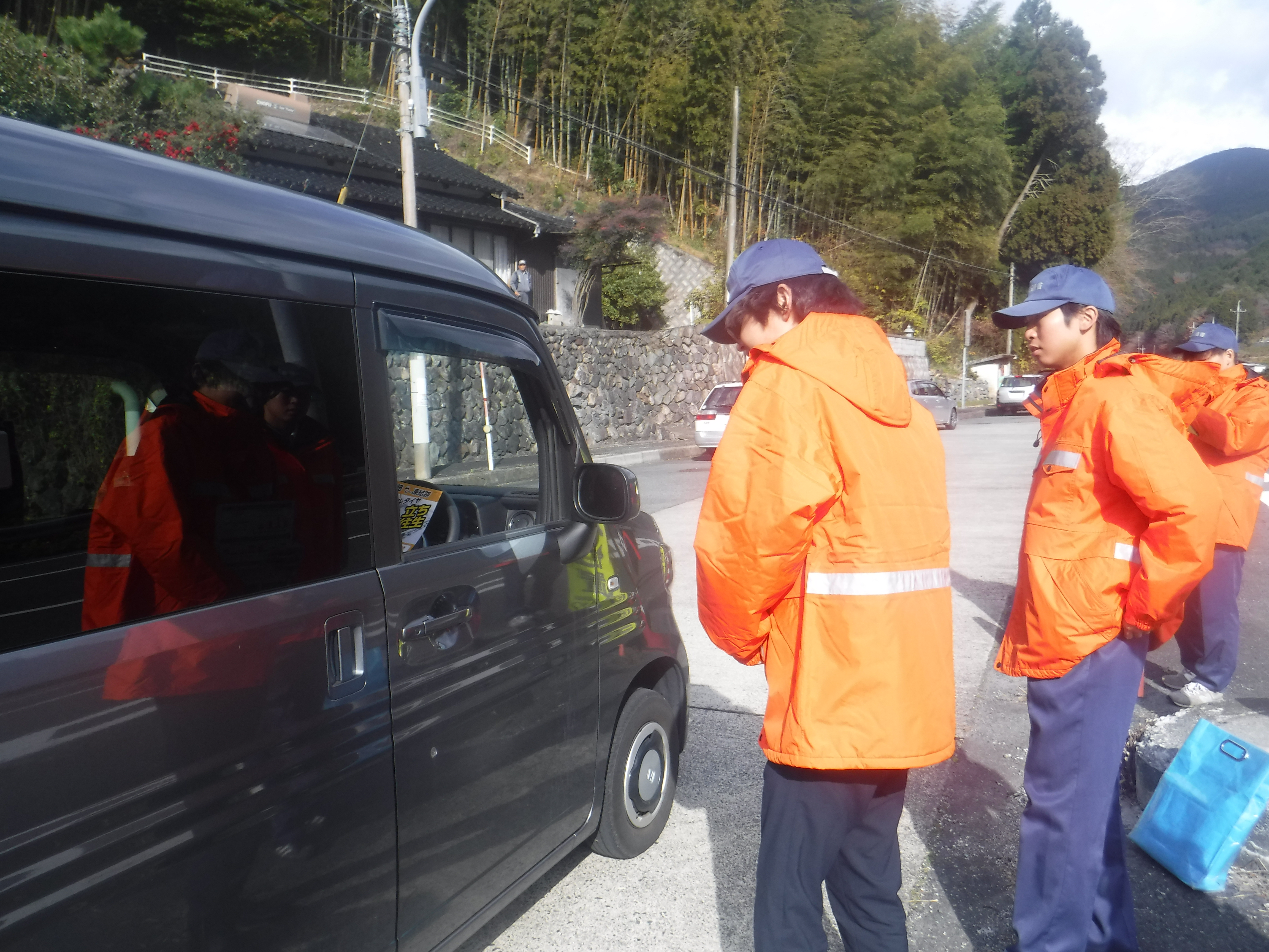 冬用タイヤ装着啓発活動（2回目）を行いました！～冬用タイヤちゃんと履きょうるよね？～