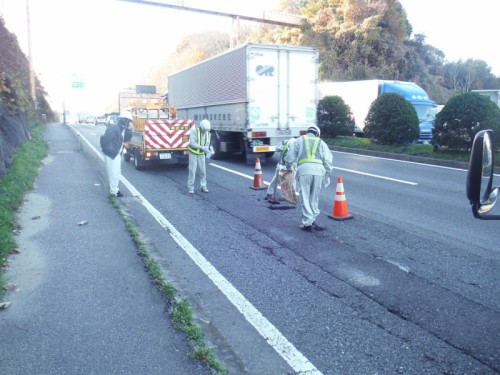 	道路の安全を守ります！～維持作業編～	/