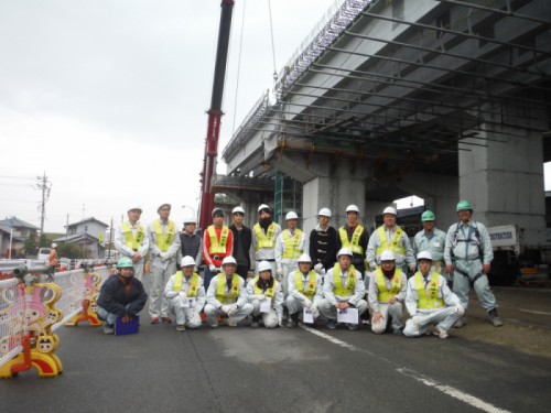 	重さ２０トン、長さ１９メートルの桁を架ける！～渋滞をなくすために、日々、頑張っています！～倉敷立体事業	/