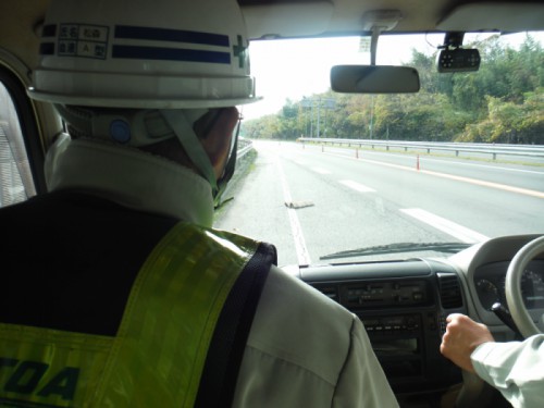 	道路の安全を守ります！！～落下物回収作業レポート～	/